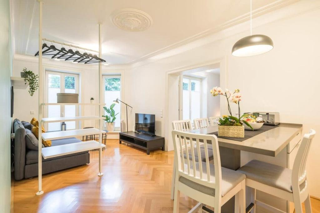Modern Apartment Near Außenalster