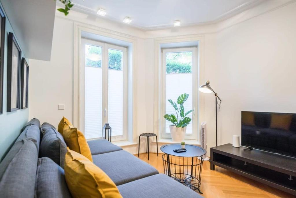 Modern Apartment Near Außenalster