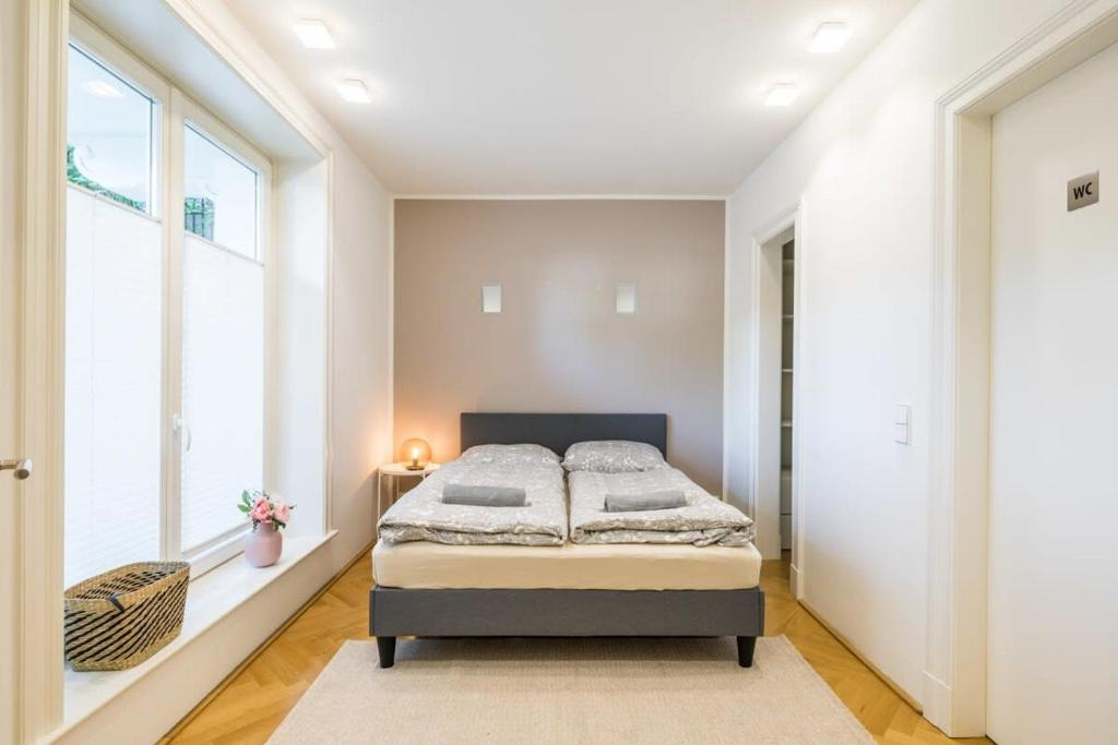 Modern Apartment Near Außenalster