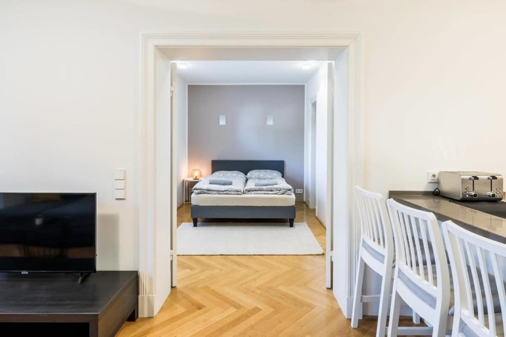 Modern Apartment Near Außenalster